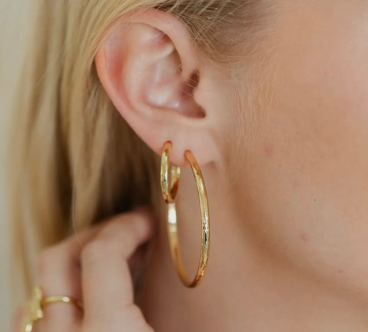 Lightly textured Hoops
